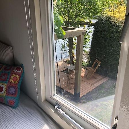 Gezellige Pipo Met Grote Schommel Aan Het Water Villa Medemblik Exterior photo